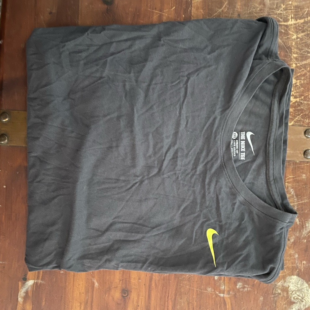 Nike mens tee shirt